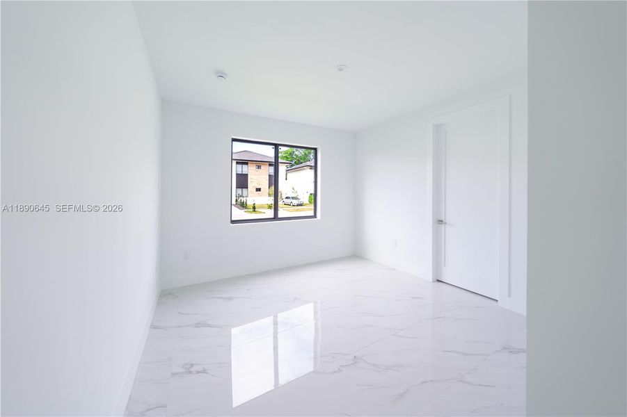 Spacious, unfurnished interior of a new home in , Miami (Image 39).