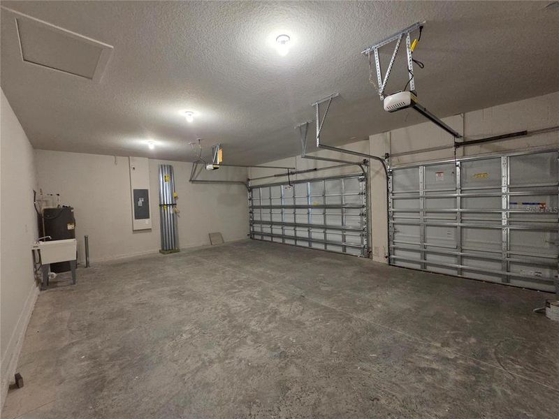 Spacious, unfurnished interior of a new home in Malabar Springs, Palm Bay (Image 15). Spacious, unfurnished interior of a new home in Malabar Springs, Palm Bay (Image 15).