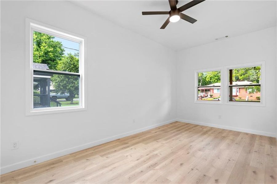 Spacious, unfurnished interior of a new home in , Atlanta (Image 10).