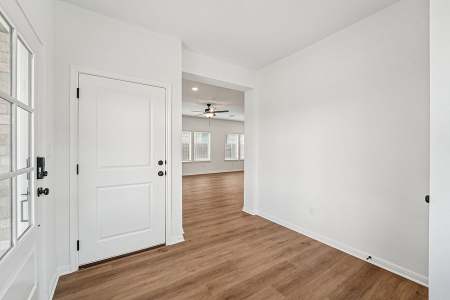 Spacious, unfurnished interior of a new home in Crosswinds, Kyle (Image 21).