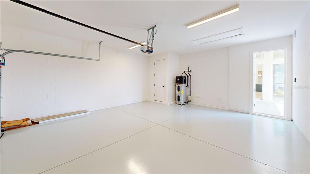 Spacious, unfurnished interior of a new home in Persimmon Park, Wesley Chapel (Image 15).