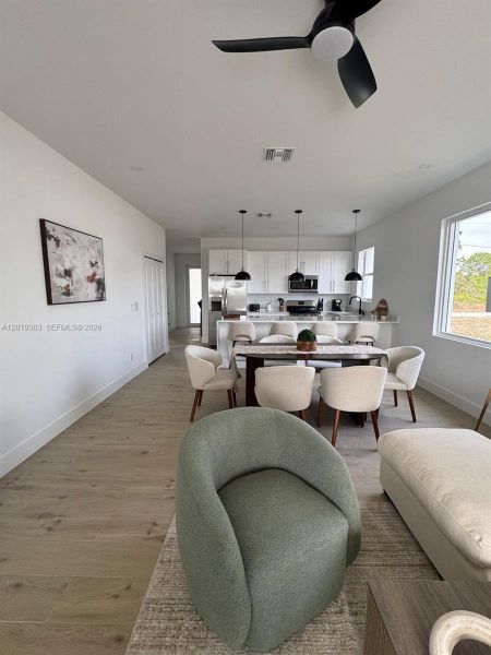 It is being sold unfurnished; the furnishings are shown for visualization purposes only. It is being sold unfurnished; the furnishings are shown for visualization purposes only.