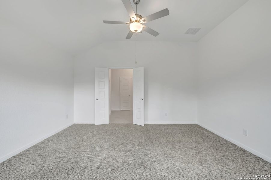 Spacious, unfurnished interior of a new home in Park Place, New Braunfels (Image 13).