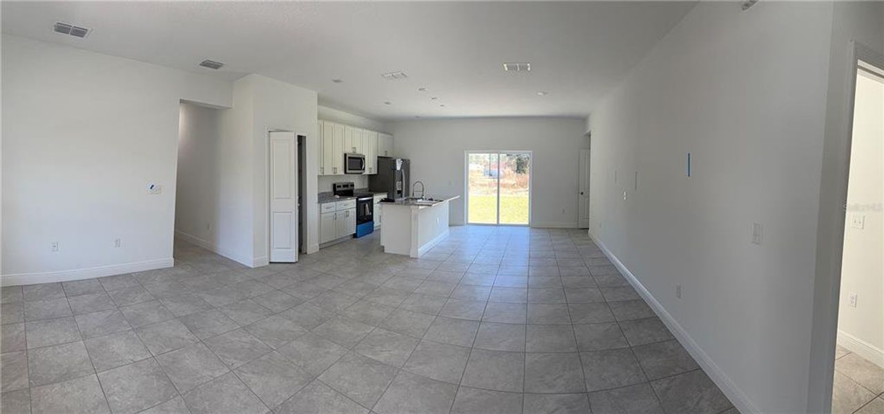 Spacious, unfurnished interior of a new home in , Ocala (Image 9).