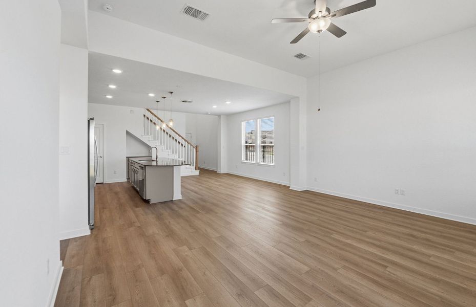 Spacious, unfurnished interior of a new home in Santa Rita Ranch, Liberty Hill (Image 48).