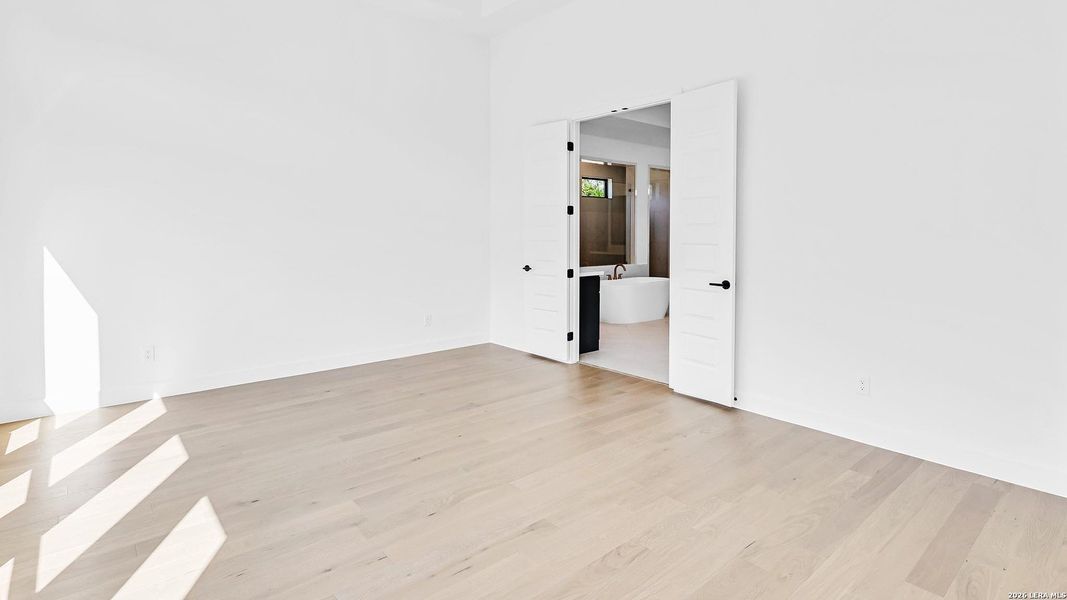 Spacious, unfurnished interior of a new home in Thornebrook, Bulverde (Image 17).