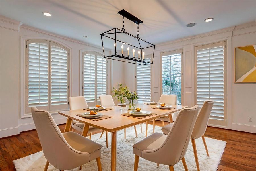 VIRTUALLY STAGED DECOR PHOTO - FORMAL DINING ROOM