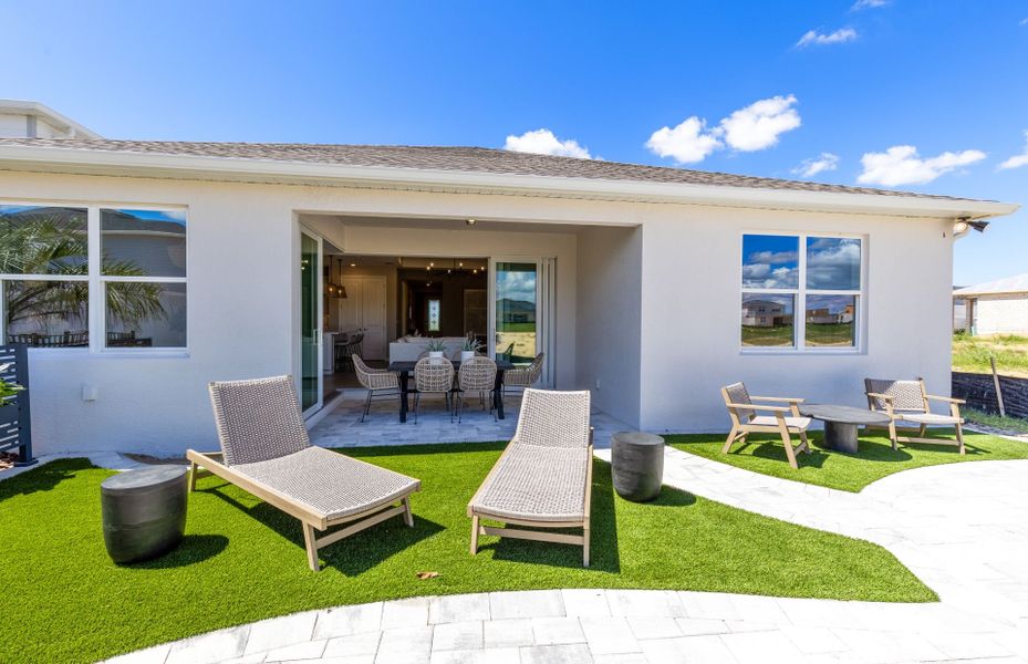Representative exterior details of a home built from the Concord by Pulte Homes in Avera, Orlando (Image 3).