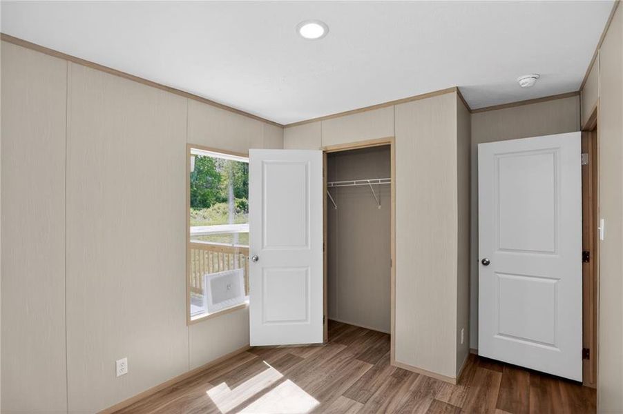 Spacious, unfurnished interior of a new home in , Jasper (Image 25).