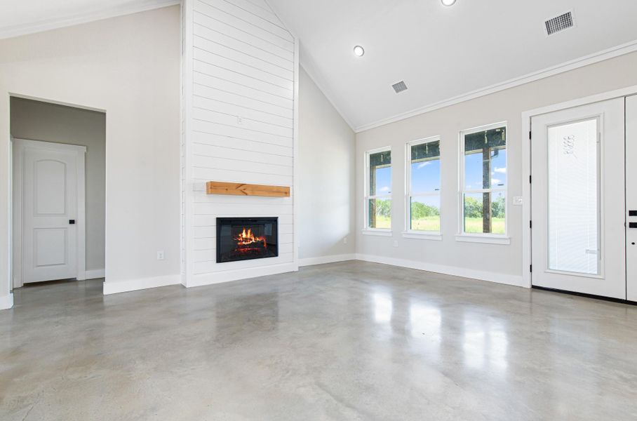 Spacious, unfurnished interior of a new home in , Gatesville (Image 15).