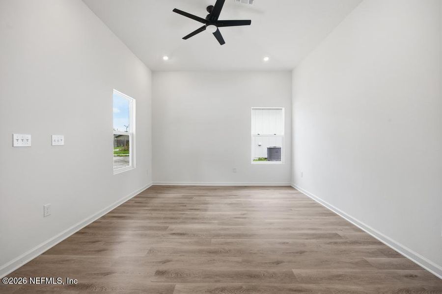 Spacious, unfurnished interior of a new home in , Jacksonville (Image 10).