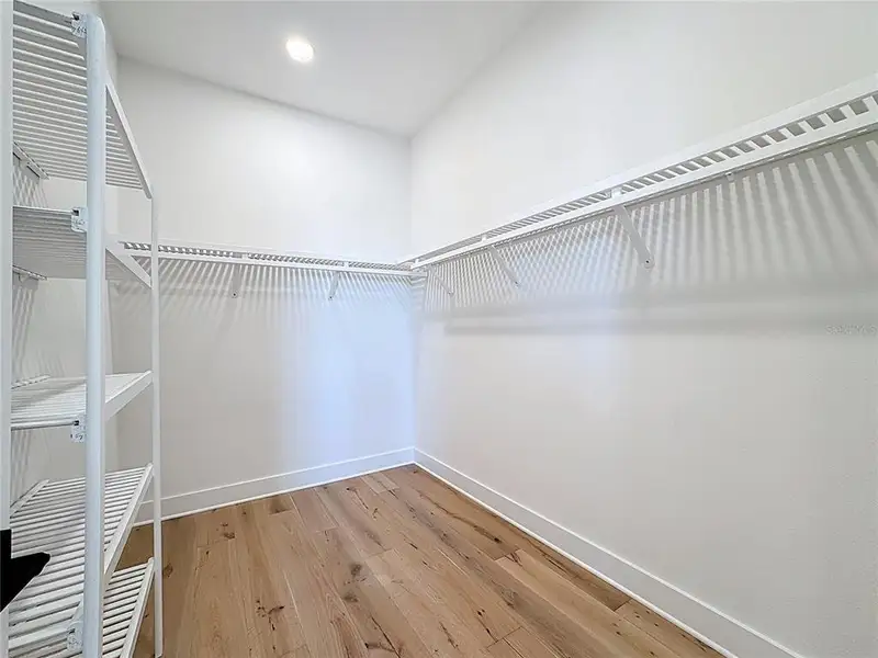 Spacious, unfurnished interior of a new home in , Bradenton (Image 77).