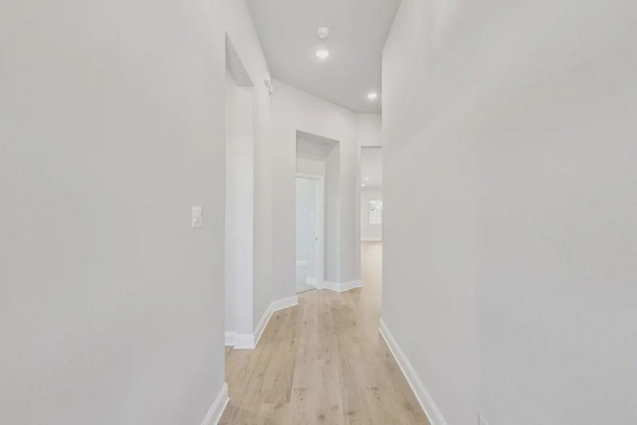 Spacious, unfurnished interior of a new home in Summer Crest, Crowley (Image 13).