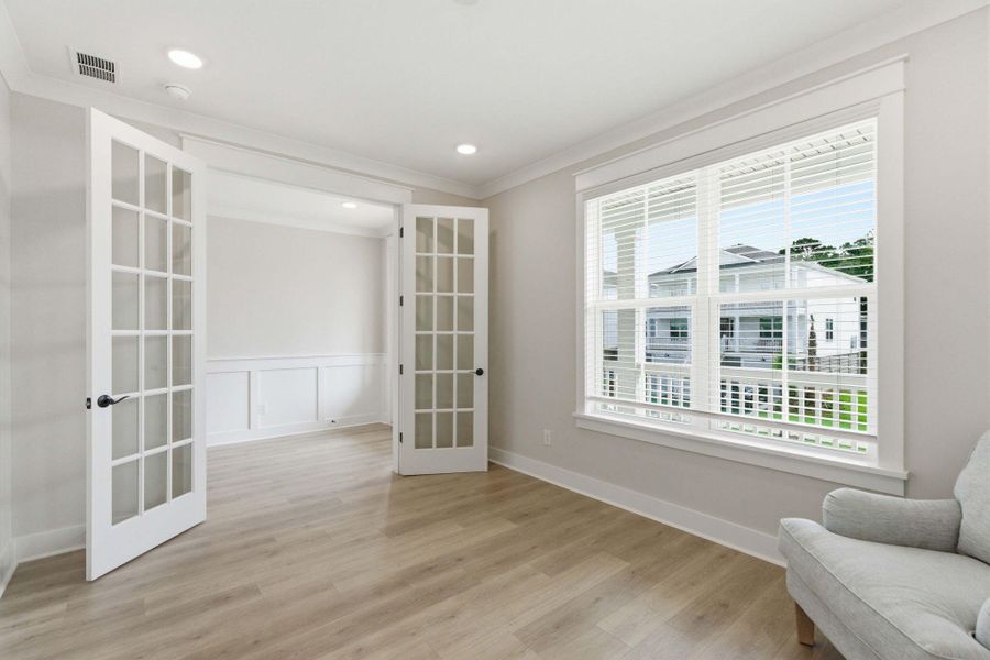 Spacious, unfurnished interior of a new home in Liberty Hill Farm, Mount Pleasant (Image 41).