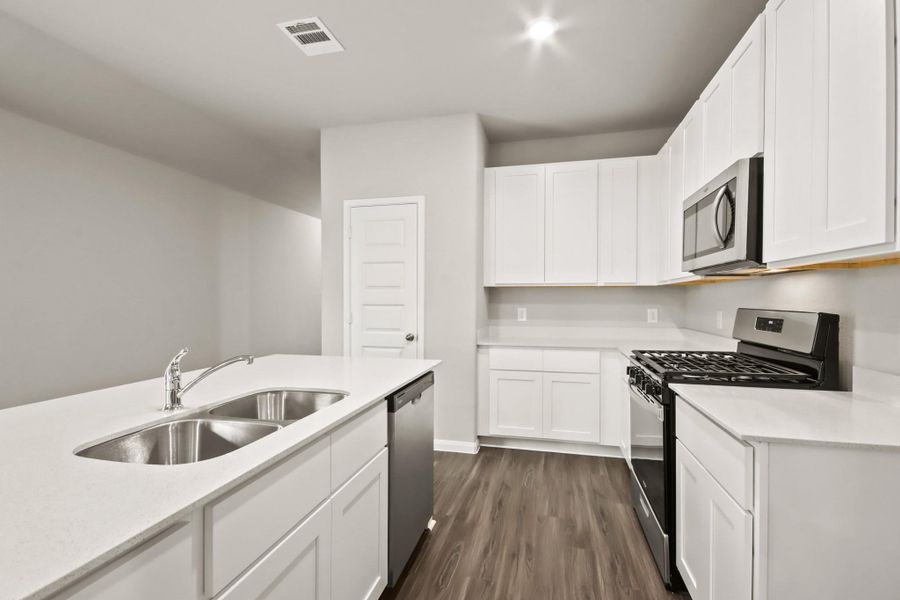 Furnished interior view inside a new home in Ridgeland Hills, Willis (Image 4).