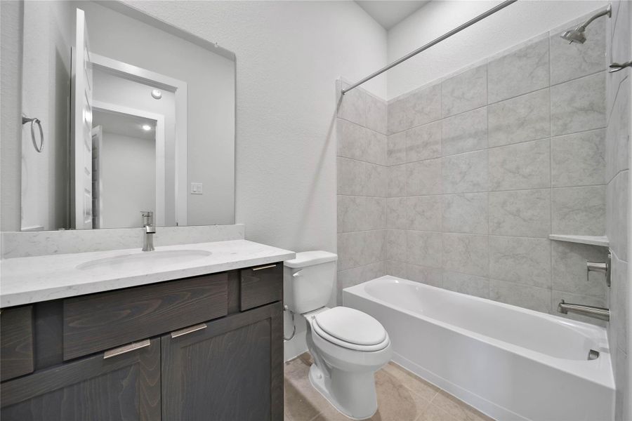 Furnished interior view inside a new home in , Rosharon (Image 16).