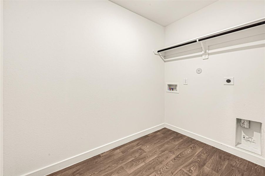 Spacious, unfurnished interior of a new home in Holly Ridge, Rosenberg (Image 17).