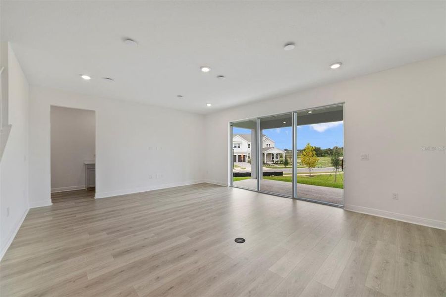 Spacious, unfurnished interior of a new home in Vintner Reserve, Clermont (Image 22).