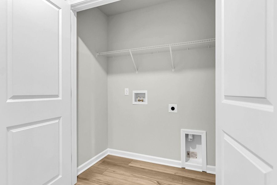Spacious, unfurnished interior of a new home in Central Creek, Goose Creek (Image 29).