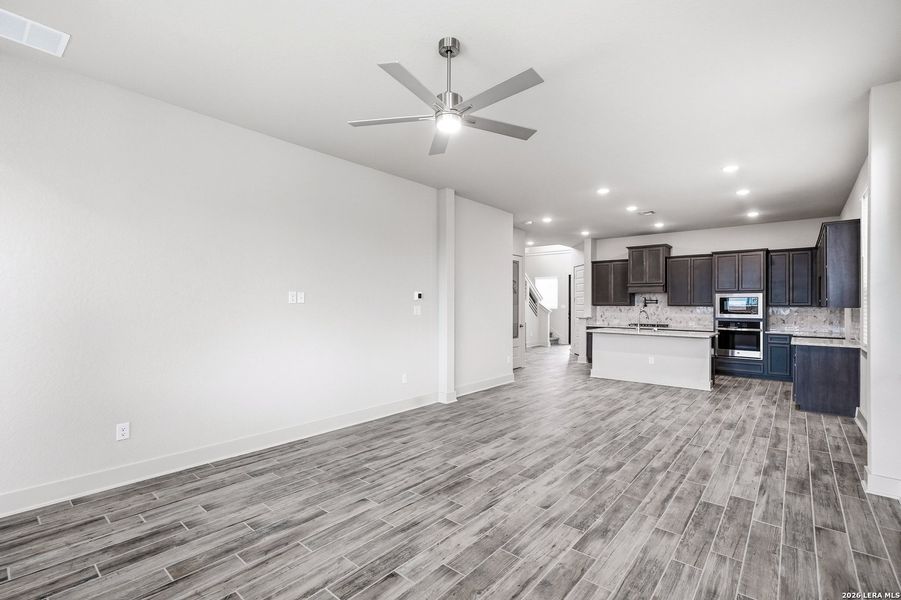 Spacious, unfurnished interior of a new home in Stillwater Ranch, San Antonio (Image 39).