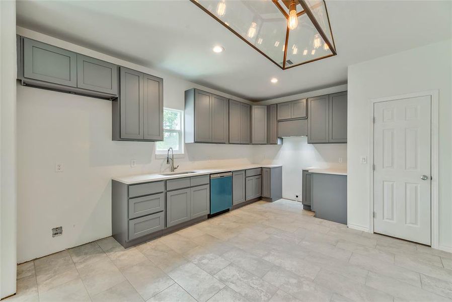 SPACIOUS KITCHEN SPACIOUS KITCHEN