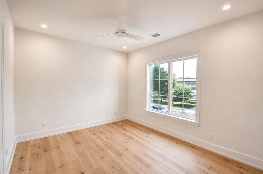 Spacious, unfurnished interior of a new home in , Houston (Image 25).