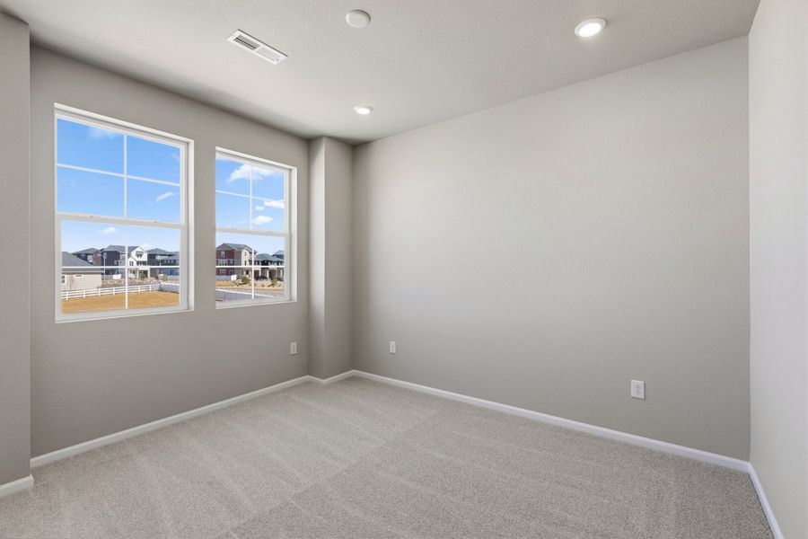 Spacious, unfurnished interior of a new home in The Estates Collection at Murphy Creek, Aurora (Image 24).