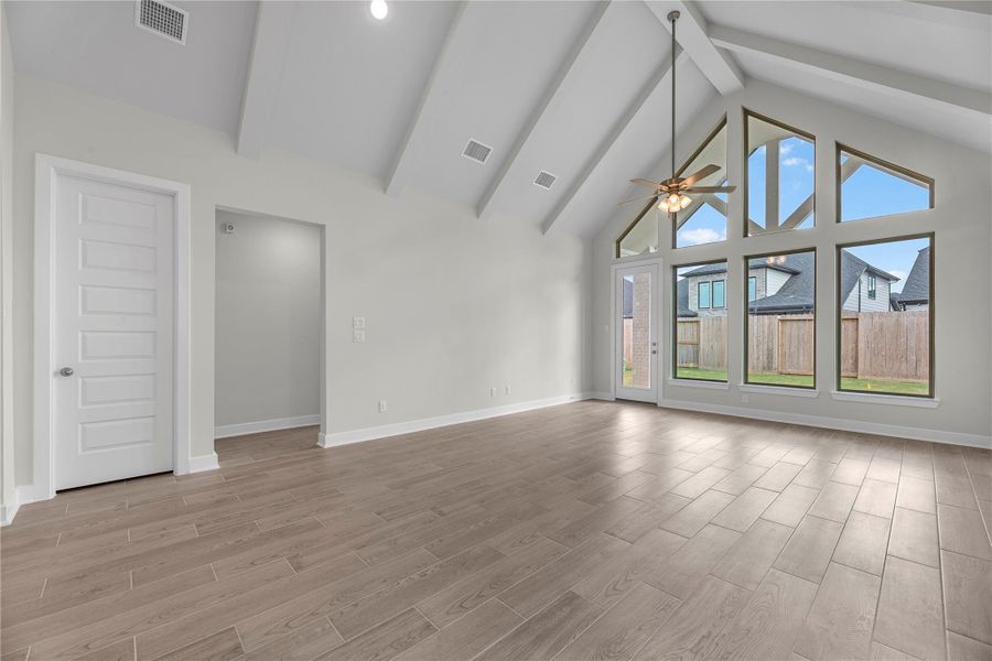 Spacious, unfurnished interior of a new home in Cross Creek West - 45', Fulshear (Image 15).