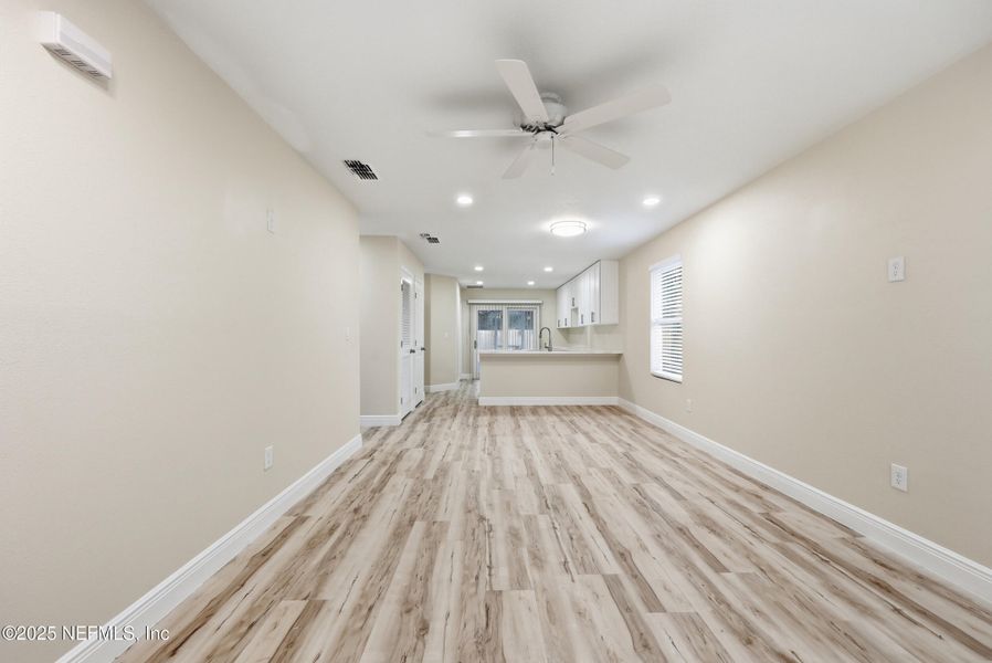 Spacious, unfurnished interior of a new home in , Jacksonville (Image 12).