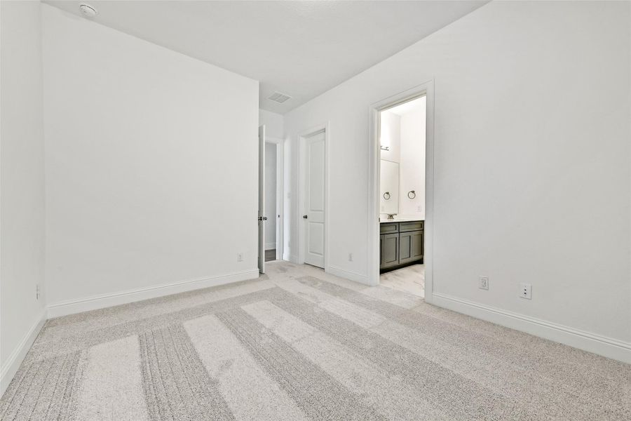 Spacious, unfurnished interior of a new home in , Manvel (Image 35).