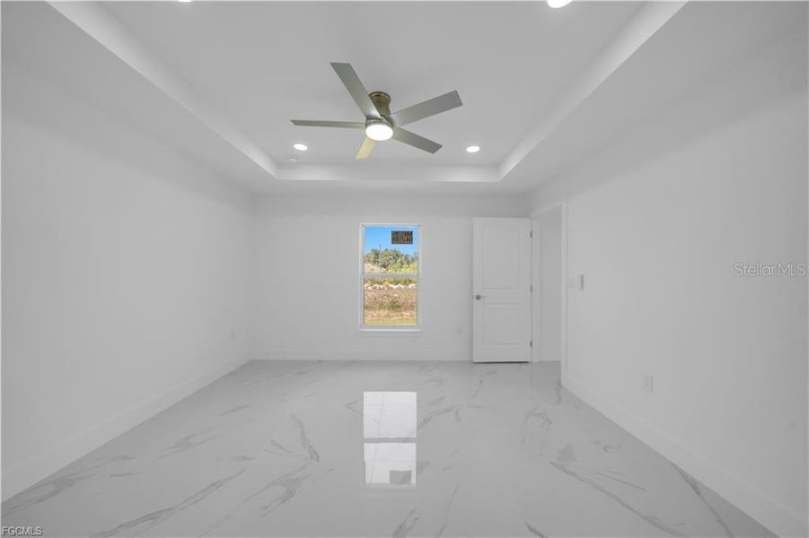 Spacious, unfurnished interior of a new home in , Lehigh Acres (Image 23).