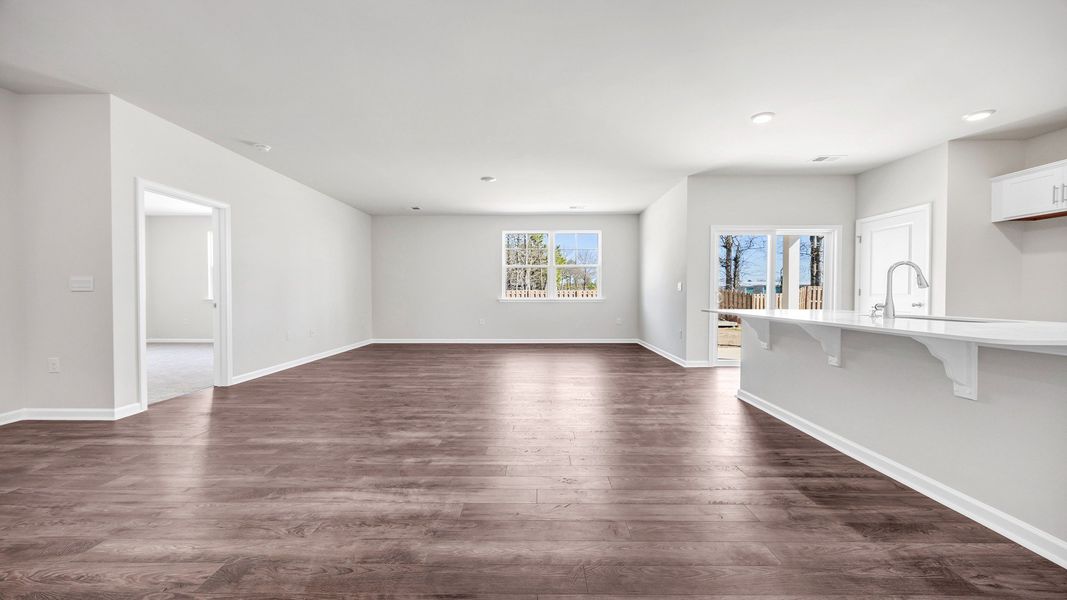 Spacious, unfurnished interior of a new home in Sease's Pond, Gilbert (Image 12).