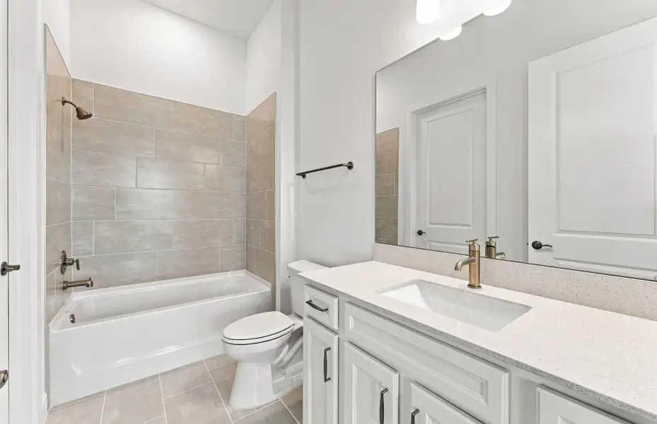Furnished interior view inside a new home in Del Webb Stone Creek, Ocala (Image 8).