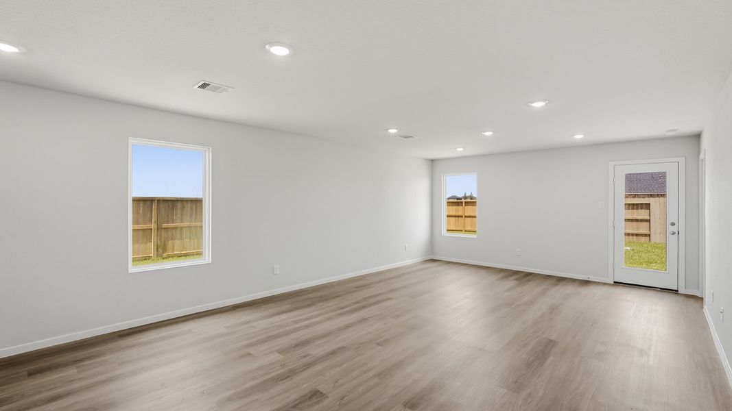 Spacious, unfurnished interior of a new home in Sunterra, Katy (Image 20).