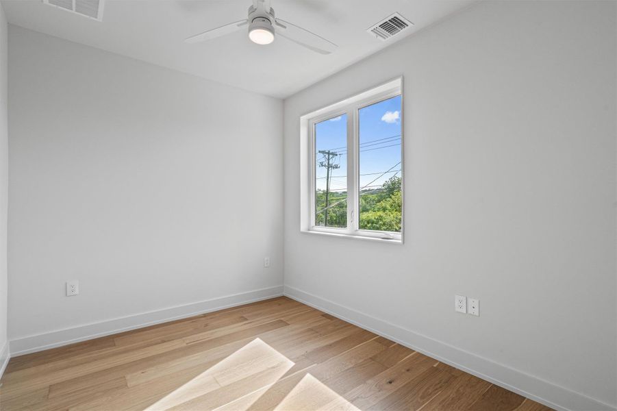 There's two versatile secondary bedrooms on the 2nd level. There's two versatile secondary bedrooms on the 2nd level.