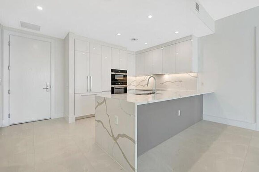 Nautilus 2105 Kitchen 4