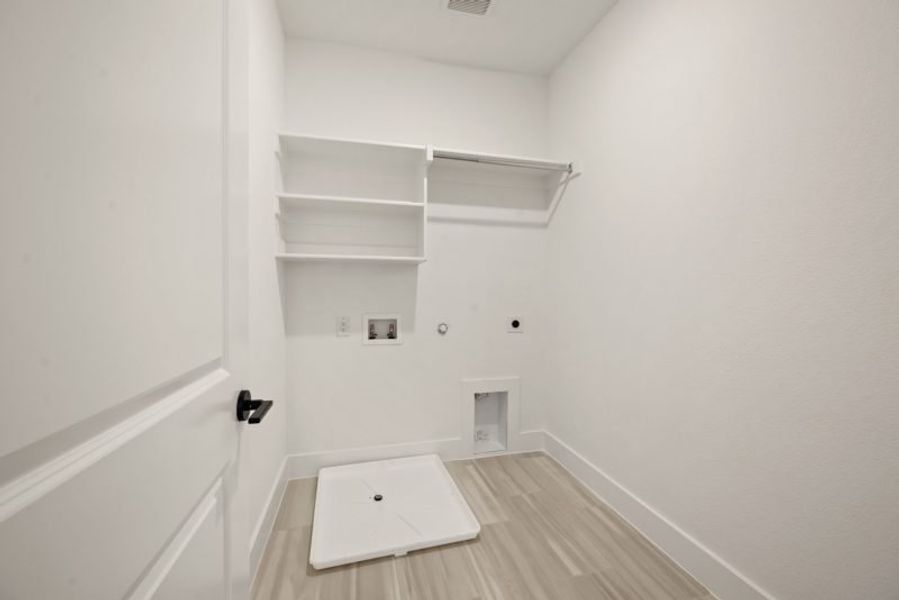 Spacious, unfurnished interior of a new home in Mosaic, Prosper (Image 32).