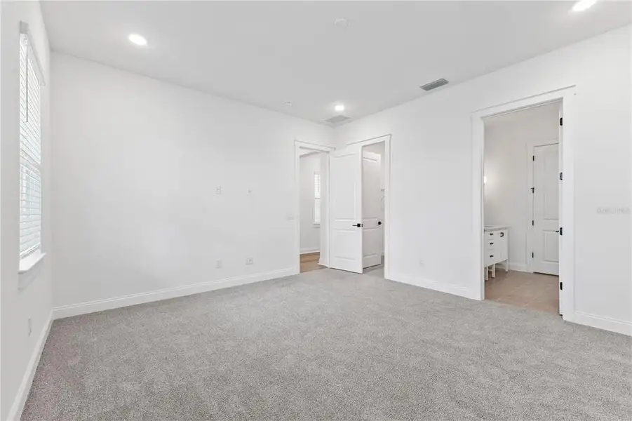 Spacious, unfurnished interior of a new home in Osprey Ranch, Winter Garden (Image 34).