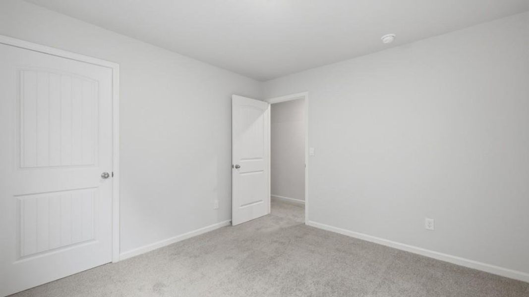 Spacious, unfurnished interior of a new home in Oaks at Cedar Grove, Fairburn (Image 20).