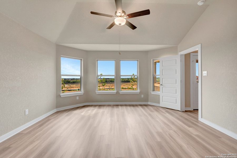 Spacious, unfurnished interior of a new home in Mesquite Ridge, San Antonio (Image 38).