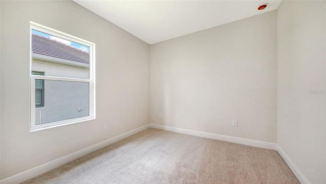 Spacious, unfurnished interior of a new home in Grand Park, Sarasota (Image 31).