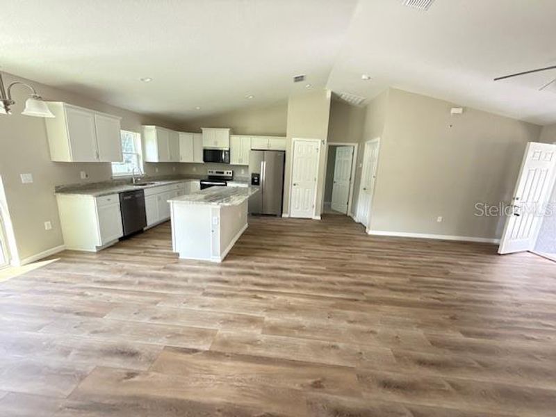 Spacious, unfurnished interior of a new home in , Dunnellon (Image 13).
