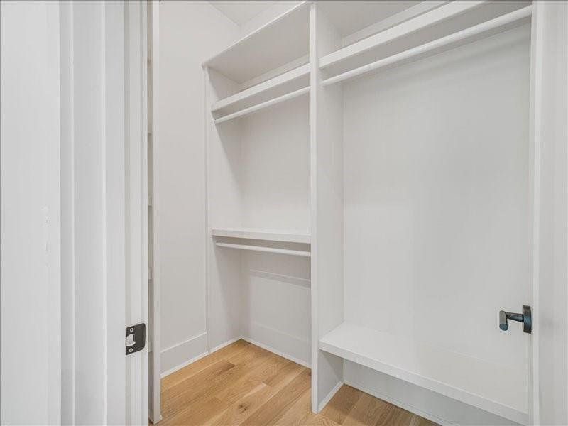 Spacious, unfurnished interior of a new home in , Alpharetta (Image 90).