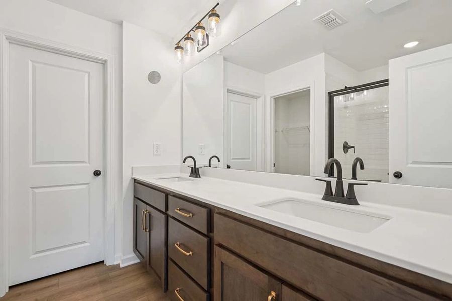 Primary Bathroom featuring Oxford Collection Finishes