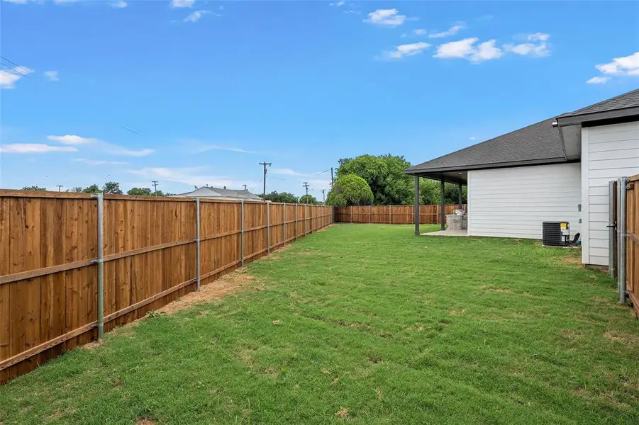 Exterior details and patio area of a home in , Hillsboro (Image 4).