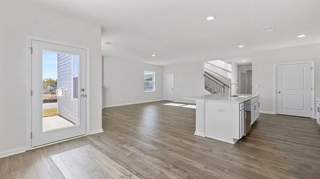 Spacious, unfurnished interior of a new home in Woodglen, Piedmont (Image 20).