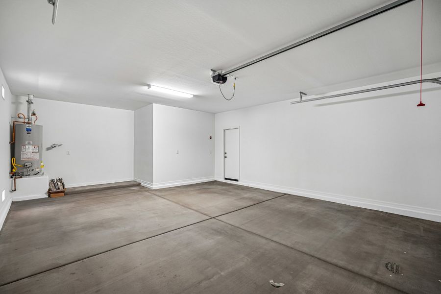 Spacious, unfurnished interior of a new home in Hawes Crossing, Mesa (Image 41).