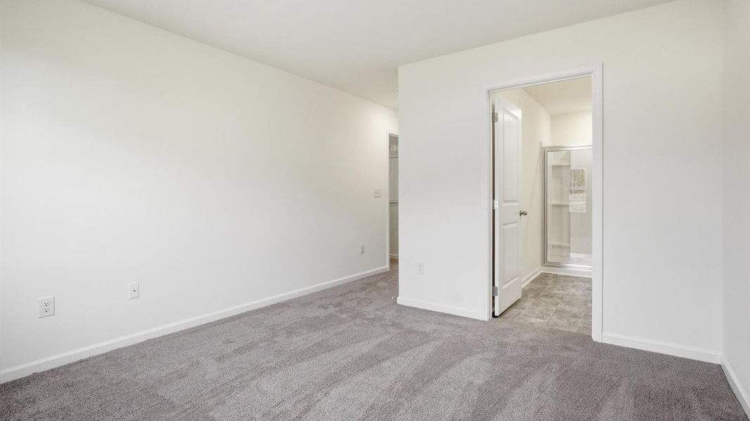 Spacious, unfurnished interior of a new home in Cherokee Crossing, Kodak (Image 18).