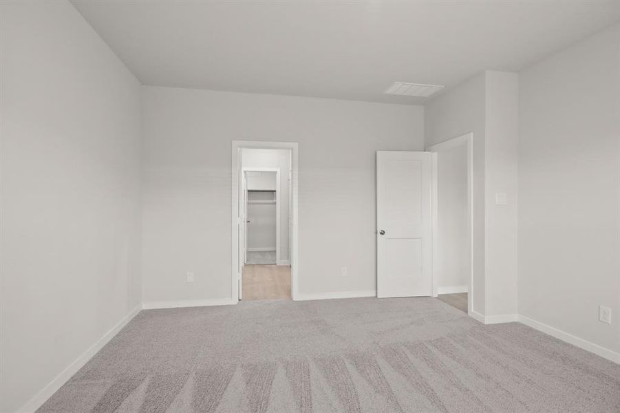 Spacious, unfurnished interior of a new home in Sherwood Glen, Conroe (Image 11).