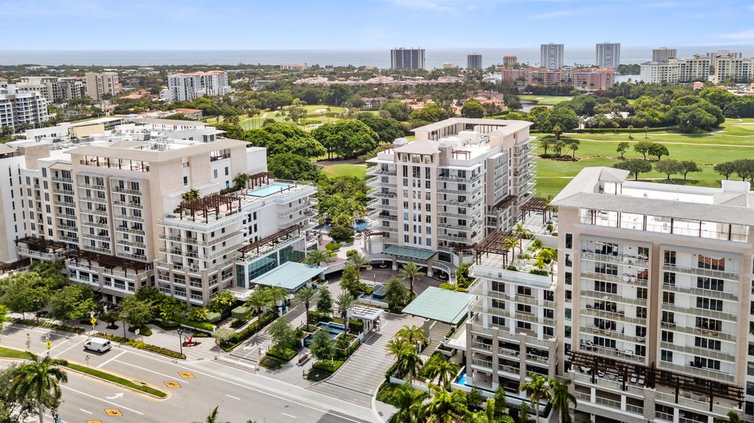 Condo located in Boca Raton, FL showcasing its design and architecture (Image 2).